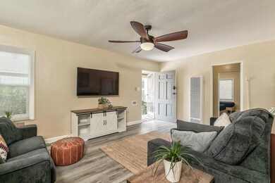 8-web-or-mls-UpmarketMedia_545SSeaward-7