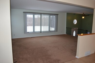 2693 N Park Rd, Coloma, MI Living Room