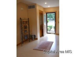 121 Coralberry Dr, Jacksonville, IL 62650 - photo 6