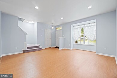 11113 Little Fox Ln, Germantown, MD 20876 - photo 2