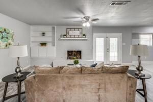 636 Robindale Ct, Bedford, TX 76022 - photo 3