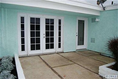 Entry Courtyard Patio w/ French Doors