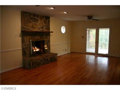 Den/Family/Great Room - Great room with gas firepl