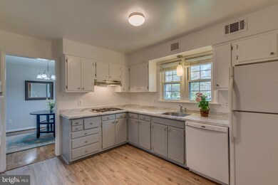 8909 Bridgehaven Ct, Alexandria, VA 22308 - photo 6