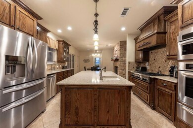 1104 Lakeway Dr, Ennis, TX 75119 - photo 5