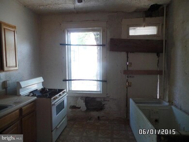 2542 W Lafayette Ave, Baltimore, MD 21216 - photo 4