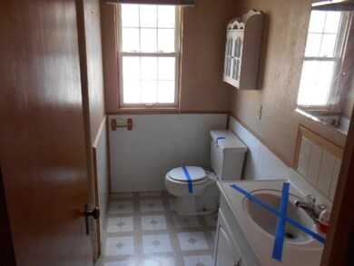 161-214683extrbathroom