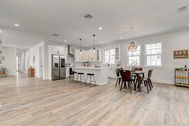 946 13th St N, Saint Petersburg, FL 33705 - photo 7