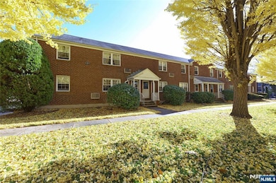 40 Clark Ct unit 104, Rutherford, NJ 07070 - photo 3