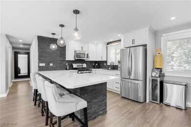 3806 Commodore Cove W unit 51, Aurora, OH 44202 - photo 2