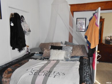 1730 1/2 W 9th St, Davenport, IA 52804 - photo 4