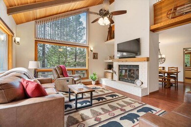 Gas Firplacein this cozy space