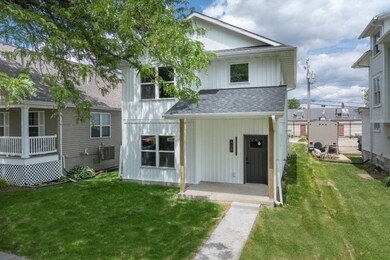 408 4th Ave SW, Cedar Rapids, IA 52404 - photo 2