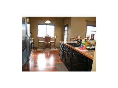 Kitchen to eat-in area