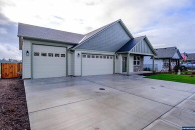 585 NE Evergreen Ave, Dallas, OR 97338 - photo 2