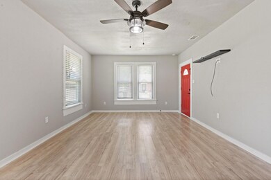 318 1/2 College St unit 505, Cleburne, TX 76033 - photo 7