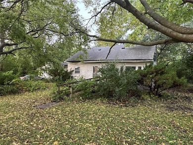 307 Cottage St, Pilot Mound, IA 50223 - photo 2