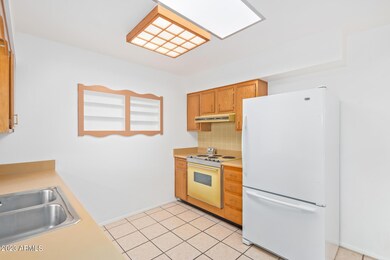 14038 N Thunderbird Blvd, Sun City, AZ 85351 - photo 3