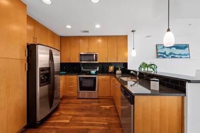 Kitchen with appliances with stainless steel fini
