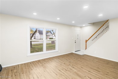 26430 Drakefield Ave, Euclid, OH 44132 - photo 5