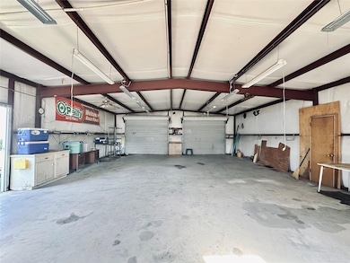 Large garage/workshop.