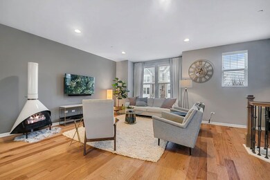 902 Coletta Cir, Naperville, IL 60563 - photo 4