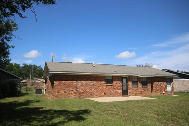 2017. All windows have new blinds installed 6-2020