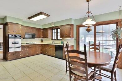9 Highfield Ln Colts Neck NJ-large-006-5