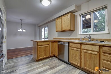 Kitchen w/Breakfast Bar