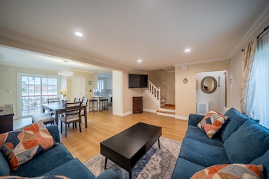 67 182nd St, Fresh Meadows, NY 11366 - photo 4