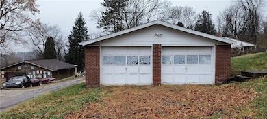 909 Roy St, Connellsville, PA 15425 - photo 4