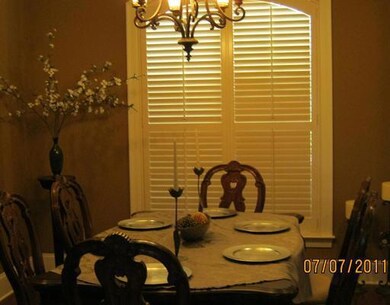 Dining Room. Elegant Formal Dining