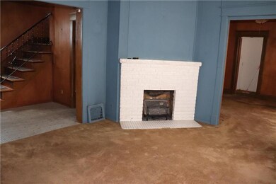 Pretty fireplace in Living Room with gas logs!