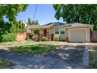 1086 8th Ave SW, Albany, OR 97321 - photo 2