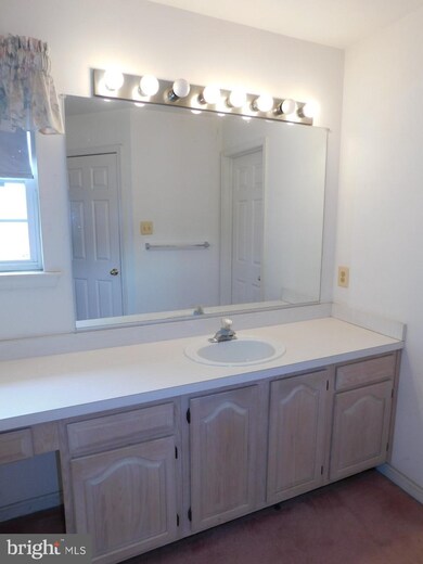 437 Hawkridge Ln, Sykesville, MD 21784 - photo 3