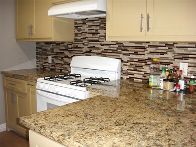 402 Twin Oaks St, Houston, TX 77076 - photo 5