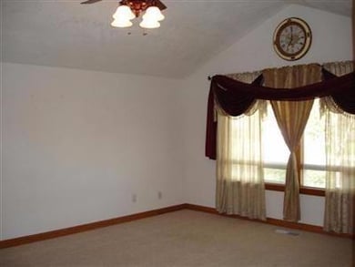 1290 Circle Wood Dr, Central Point, OR 97502 - photo 3