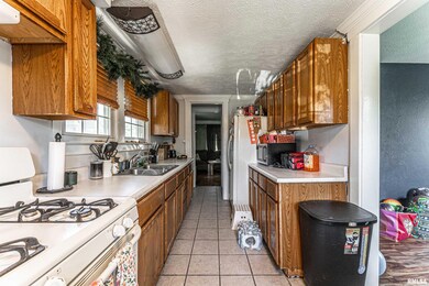 1005 Tremont St, Lincoln, IL 62656 - photo 5