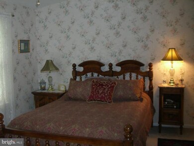 13120 Silver Maple Ct, Bowie, MD 20715 - photo 2