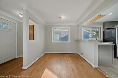 28425 Alger Blvd, Madison Heights, MI 48071 - photo 5