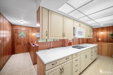 28W133 Lawnmeadow Ln, Naperville, IL 60540 - photo 7