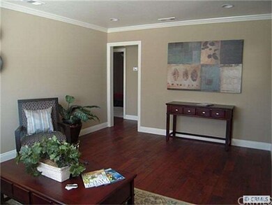 Beautiful Hardwood floors, crown molding and base 