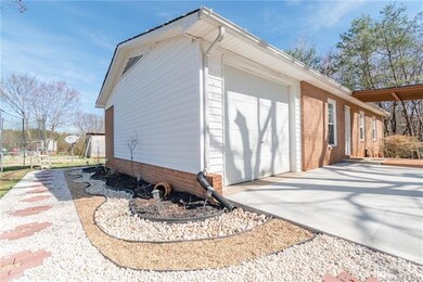 168 Independence Loop unit 24, Statesville, NC 28625 - photo 2