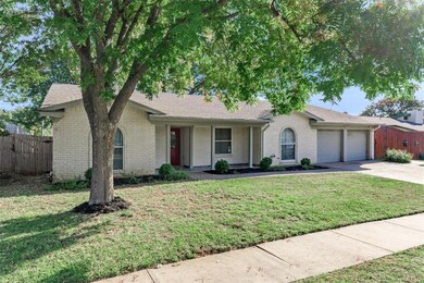 215 Carolyn Dr, Hurst, TX 76054 - photo 2