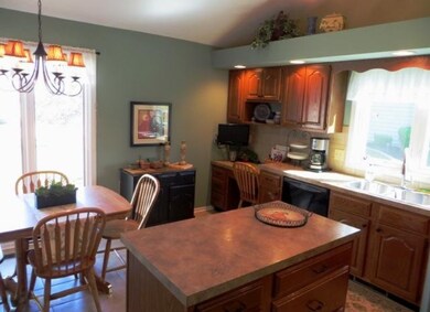 Kitchen w-Island