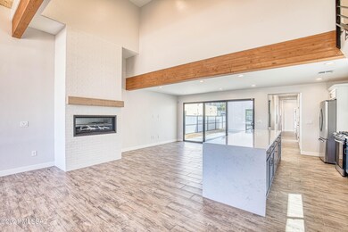 1526 E Waverly St-6