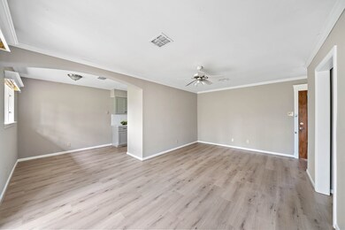 8807 Creeping Vine Ln, Houston, TX 77088 - photo 5