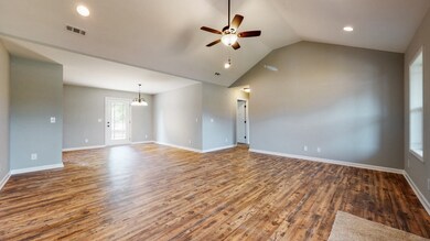 115 E Bomar Ct, Shelbyville, TN 37160 - photo 3