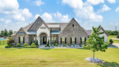 View of front facade featuring a front lawn