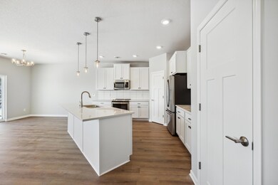 Kitchen - Large Center Island